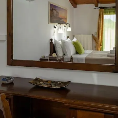 Stefania/pool/garden/sea View/3bdrms/3bthrms *